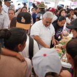 FORTALECE GUSTAVO ALARCÓN LA ECONOMÍA FAMILIAR CON ENTREGA DE CANASTA BÁSICA A BAJO PRECIO